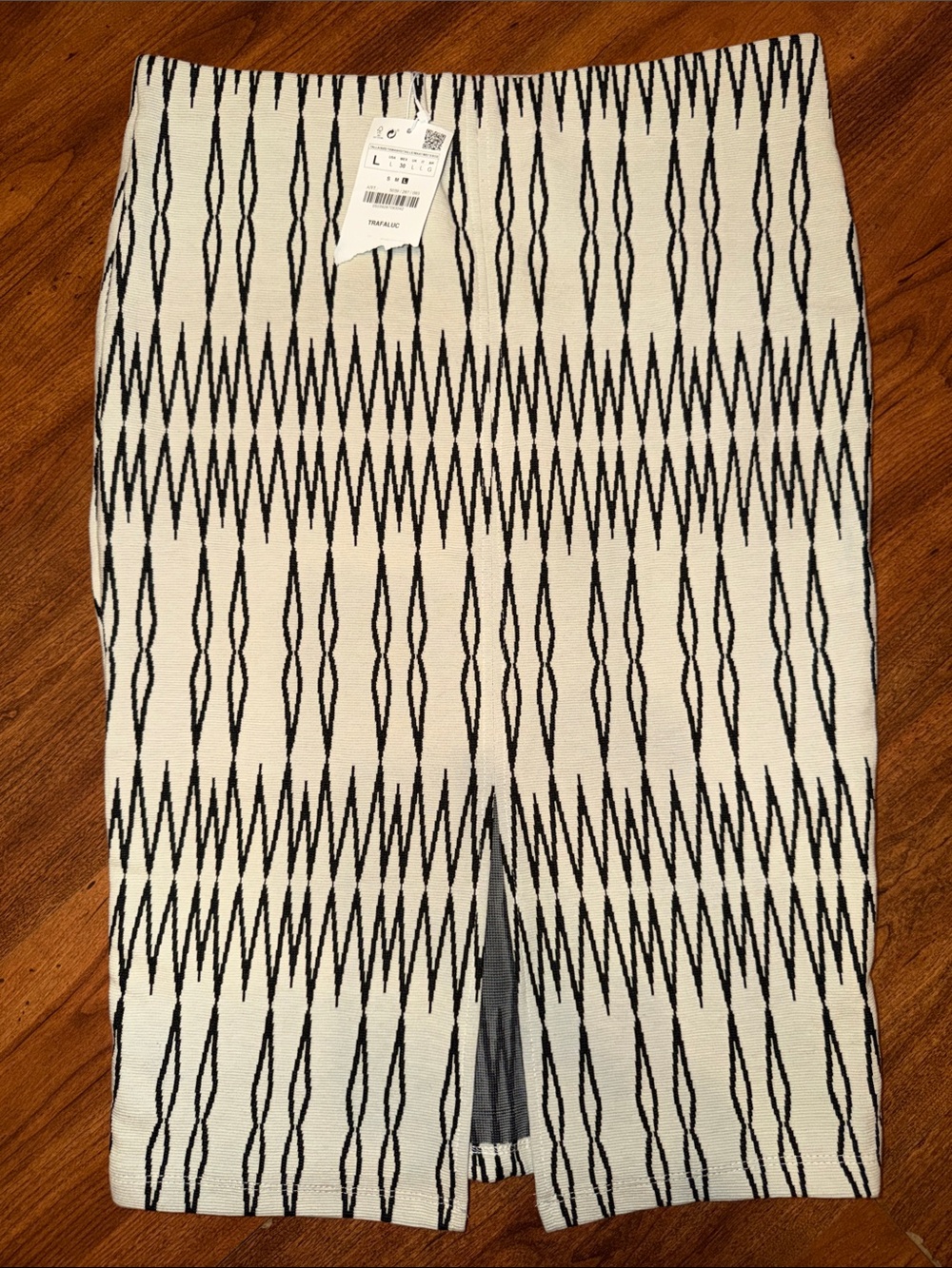 Zara Black and White Patterned Knit Pencil Skirt
